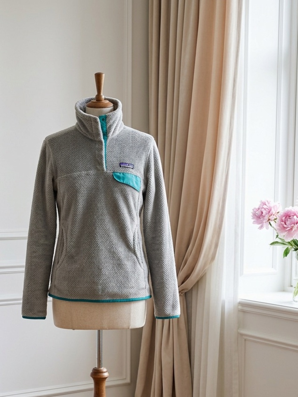 Patagonia Gray Fleece Pullover with Teal Trim
